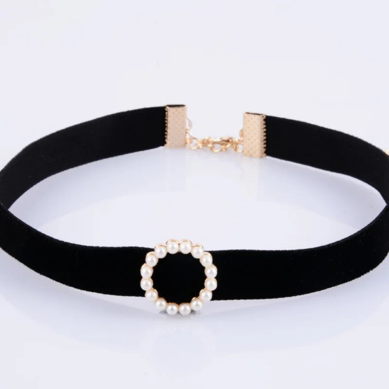 Simple Vintage Velvet Pearl