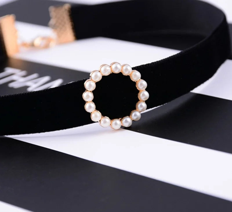 Simple Vintage Velvet Pearl