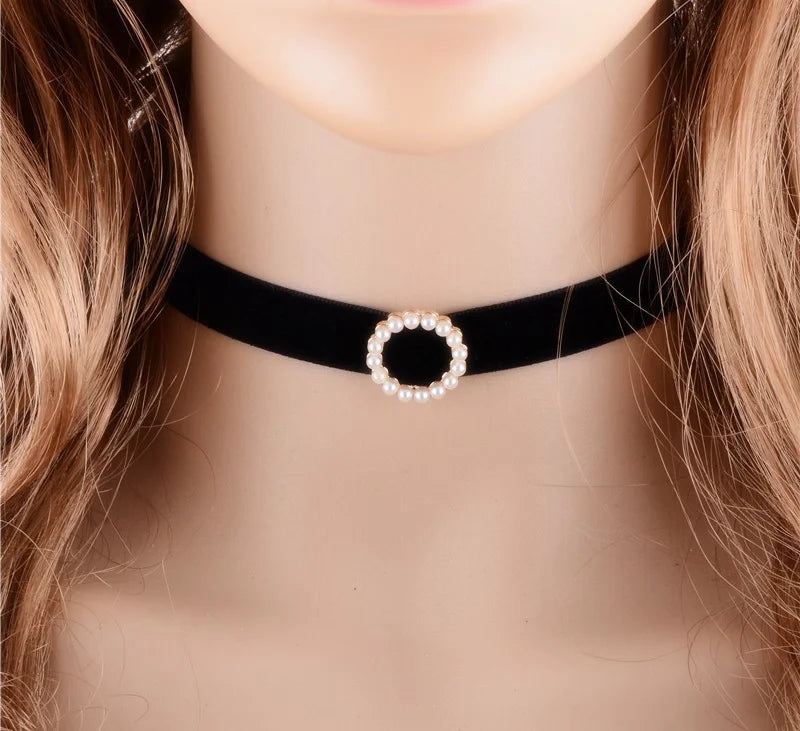 Simple Vintage Velvet Pearl