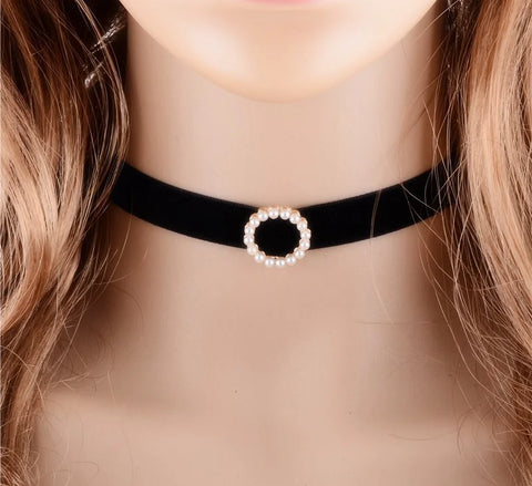 Simple Vintage Velvet Pearl