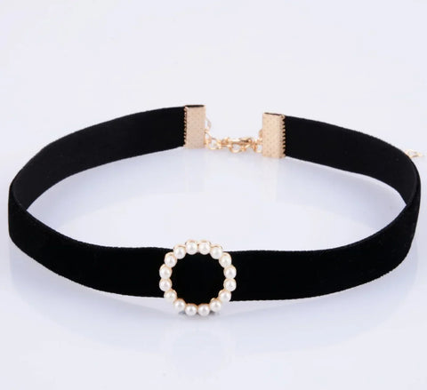 Simple Vintage Velvet Pearl
