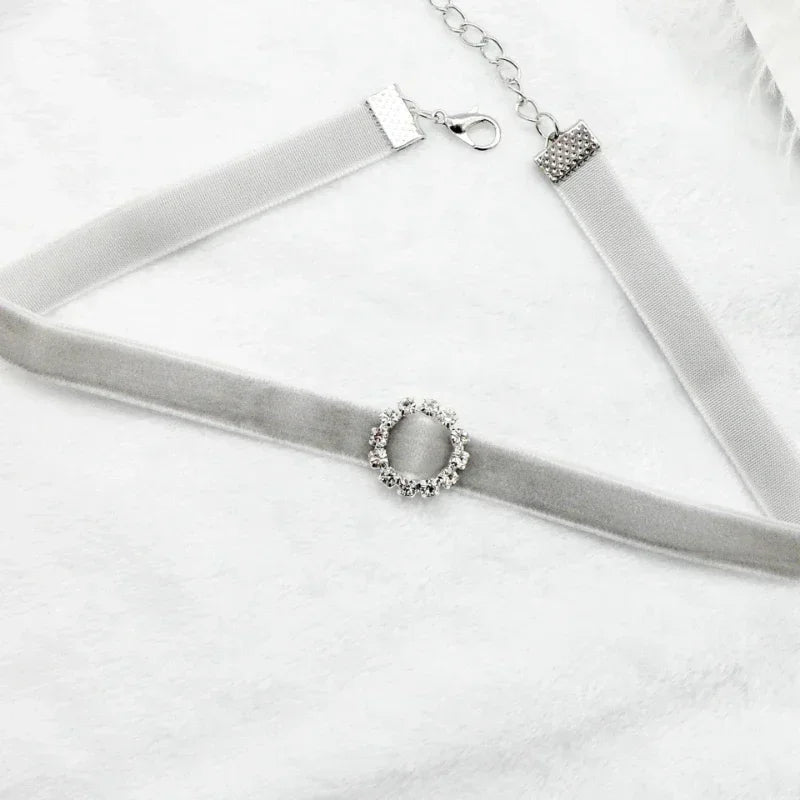 Simple Vintage Velvet Pearl