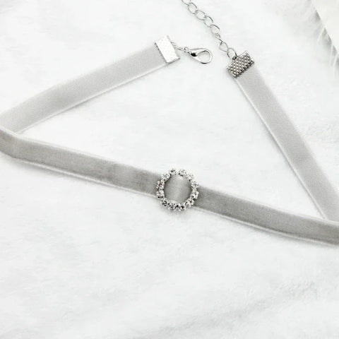 Simple Vintage Velvet Pearl