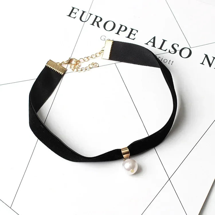 Simple Vintage Velvet Pearl