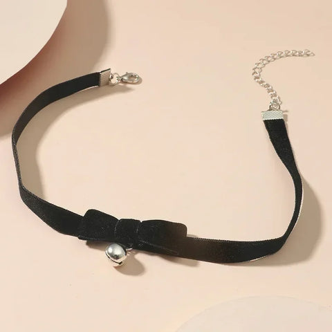 Simple Vintage Velvet Pearl