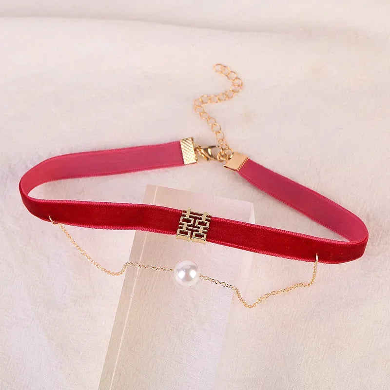 Simple Vintage Velvet Pearl