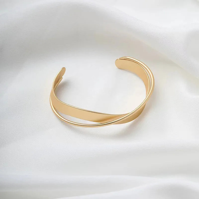 Simple Vintage Pendant Bracelet