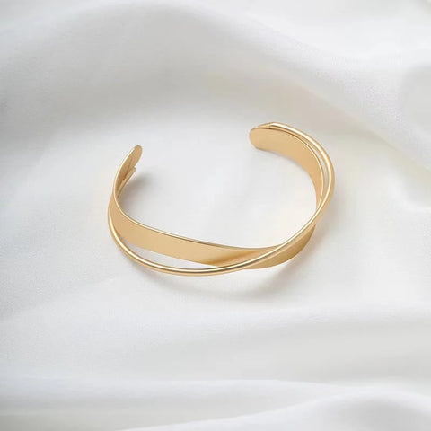 Simple Vintage Pendant Bracelet
