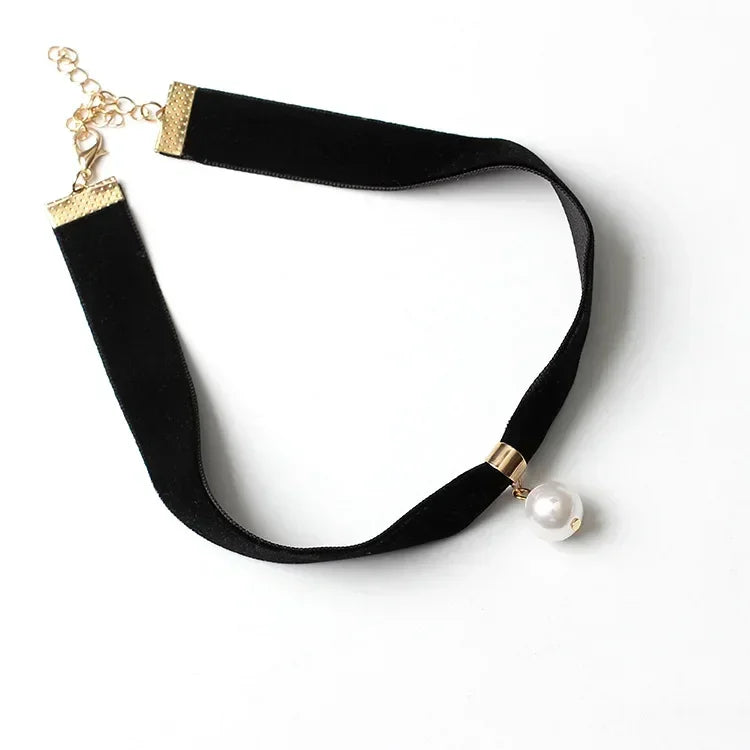 Simple Vintage Velvet Pearl