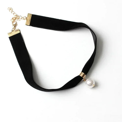Simple Vintage Velvet Pearl