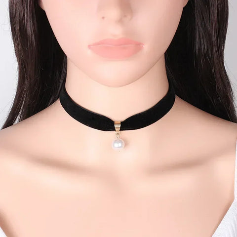 Simple Vintage Velvet Pearl